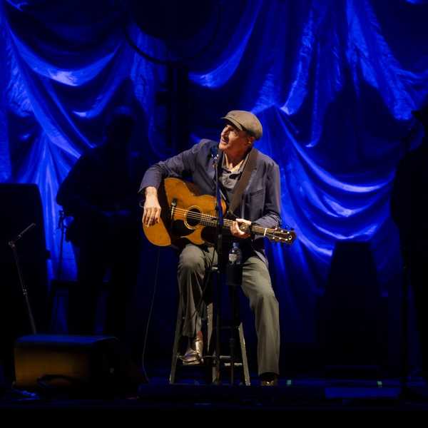 Review: A Day On The Green James Taylor & His All Star BandReview: