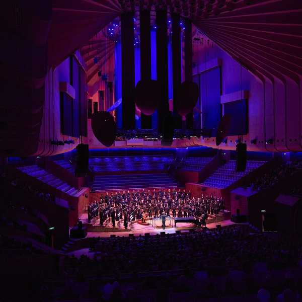 Review: Eric Whitacre & VOX – Eternity in an Hour