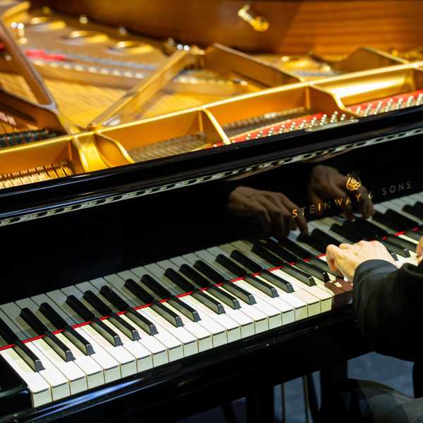 Review: Paul Lewis – Mozart+