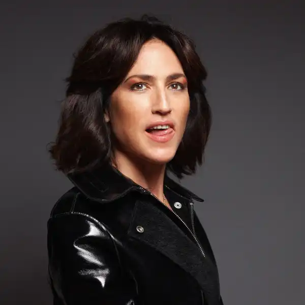 REVIEW: Joan as Police Woman