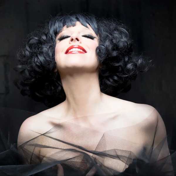 Meow Meow: The Red Shoes