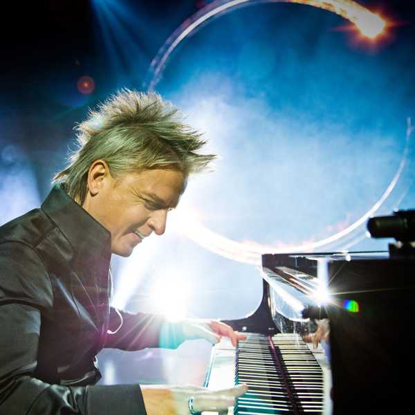 Havasi’s Pure Piano Tour: A Symphony of Innovation and Rock Star Charisma